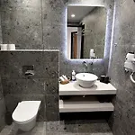 Rose N Stone, Duke, Luxury Apartmán *