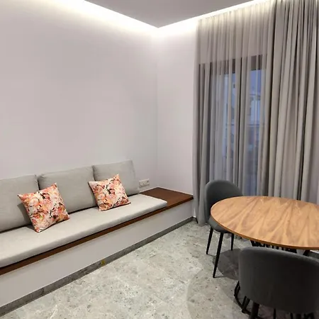 Rose N Stone, Duke, Luxury Apartmán *